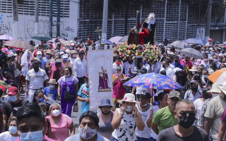 Recorren fieles calles de Santa Cruz con im genes religiosas El